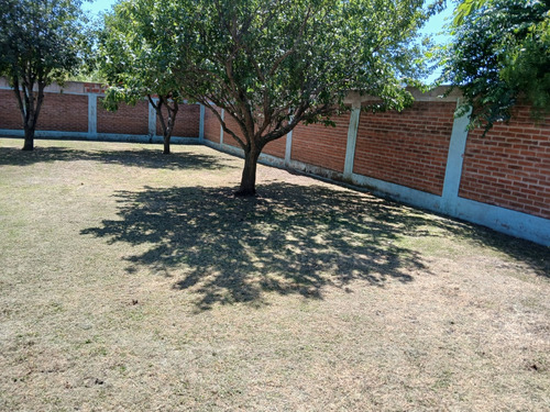 Se Vende Lote Con Paredon Perimetral Y Una Const. De 25 Mts