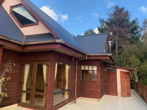 Casa En Venta De 5 Dorm. En Puerto Varas