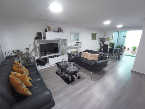 Imagen 15 de 30 de Hermoso Townhouse Ubicado En Conjunto Cerrado Con Pozo, Vigilancia Privada Y Doble Porton De Acceso, Es Moderno Y Tendencia Minimalista, Cuenta Con Su Cocina Empotrada Equipada, Pisos Laminados