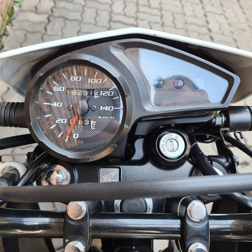 Honda Xr150l 2017 Color Negro En Exelente Estado.