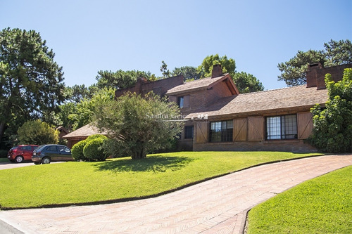 Gran Casa En Venta Zona Cantegril- Ref: 1297
