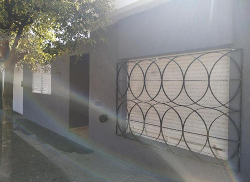 Imagen 1 de 10 de Ph En Venta - 2 Dormitorios 1 Baño -120mts2 - Berisso