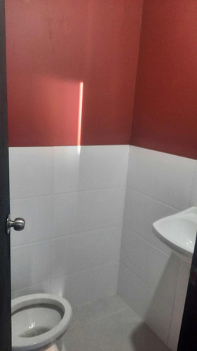 Local Con Oficina, Baño Y Estacionamiento