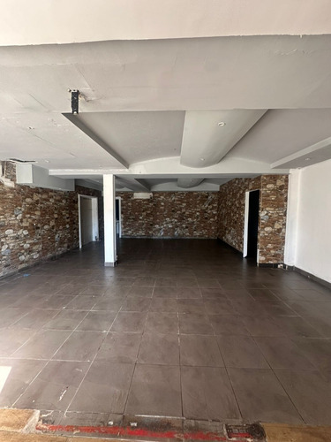 Local E La Esperilla Ideal Para Tiendas, Tiendas Electrodomésticos, Mueblería, Empresa, Oficinas