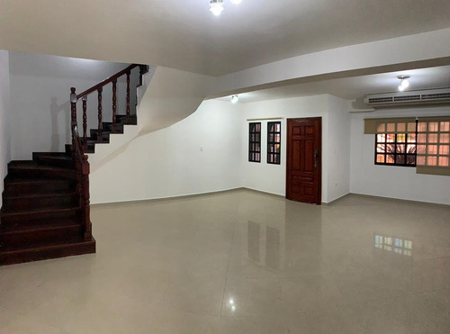 Imagen 2 de 14 de En Alquiler Fijo Bello Townhouse En Pampatar