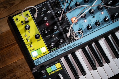 Imagen 7 de 10 de Matriarch Sintetizador Análogo Parafónico Con Delay - Moog