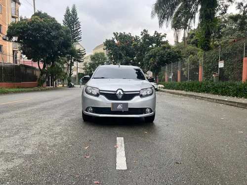 Renault Logan 1.6 Privilege / Intens