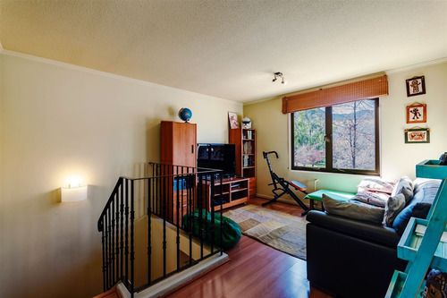Casa En Venta De 4 Dorm. Pie Andino. Lo Barnechea