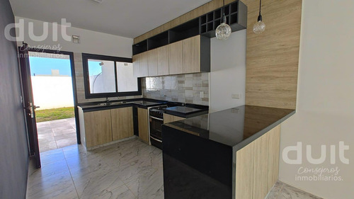 Duplex De 2 Dormitorios En Colinas De Manantiales. Entrega Inmediata!