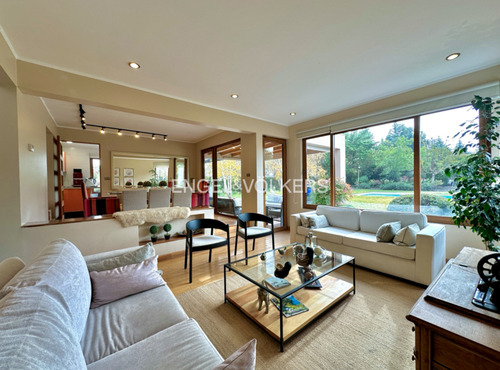 Casa En Parcela Con Gran Jardín No Perimetral