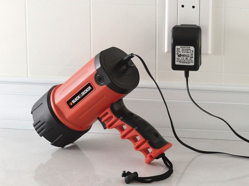 Imagen 2 de 7 de Linterna Reflector Led Black Decker Bsl100 50 Mts Lhconfort