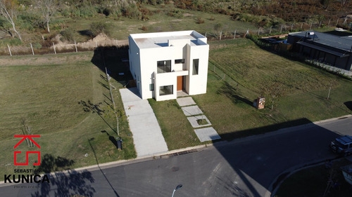 Venta Casa En Acacias, Puertos Del Lago En Lote 59