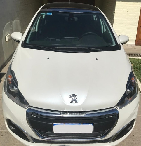 Peugeot 208 Feline 1.6 Nafta - Mod 2017