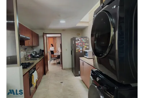 Espectacular Casa Con Áreas Amplias Y Senderos Pa...(mls#254950)