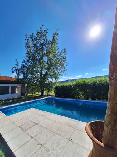 Hermosa Casa Con Piscina, En Exclusivo Barrio De Vgb