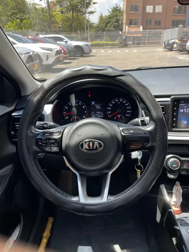 Kia Rio 1.4 automatico full