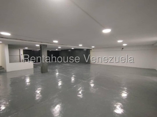 Los Dos Caminos !! En Alquiler Fabuloso Local Comercial Con Extraordinaria Ubicación, 240 M2, 3 Baños, 6 Puestos De Estacionamiento. Ideal Para Toda Clase De Negocios !!