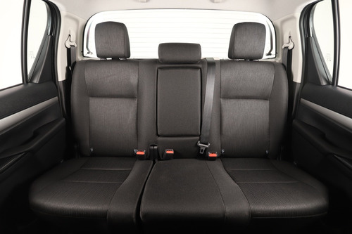 Imagen 8 de 25 de Toyota Hilux 4x2 Dc Sr 2.4 Tdi 6mt D.r