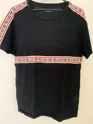 Camiseta Bershka Negra Con Frase Talla Xs (horma S)