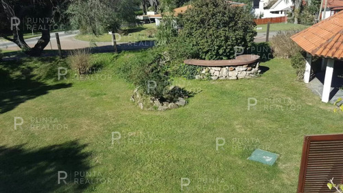 Casa En Venta En Playa Mansa, Punta Del Este, Uruguay