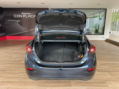 Mazda 3 Sedan 2.0L Touring MT