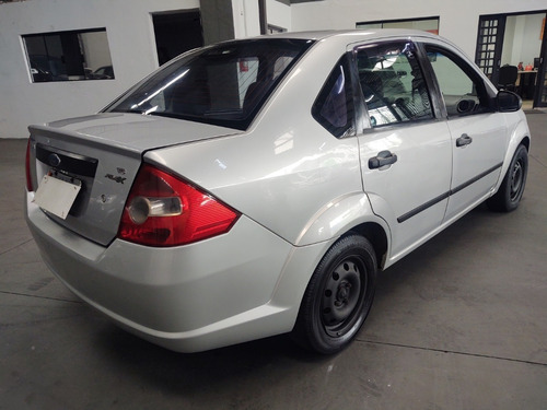 Imagem 5 de 8 de Ford Fiesta 1.6 Sedan 2005 Financio Sem Entrada