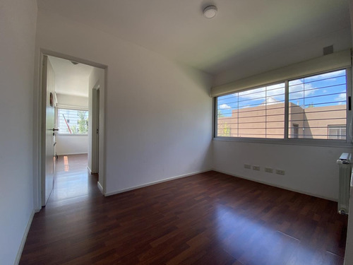 Casa De 3 Dormitorios En Venta Con Parrillero -aldea Fisherton