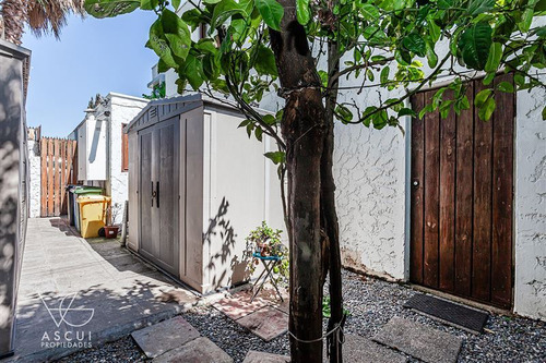 Casa En Venta De 6 Dorm. En Las Condes