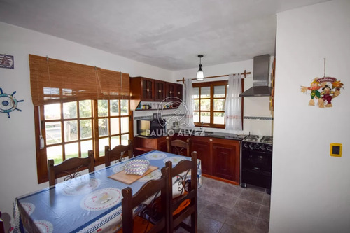 Casa En Alquiler Temporal En Playa Grande, Dos Dormitorios, Un Baño. Predio Cercado.
