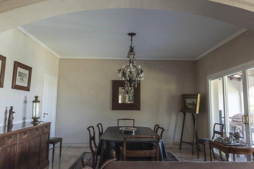 Casa En Alquiler Ubicado En Santa María De Tigre, Zona Norte