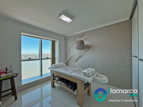 Piso Entero De 4 Dormitorios A La Venta En Torre Vip Uritorco En Altos De Villa Sol, 450 M2