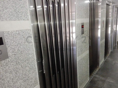 Departamento De 2 Ambientes Sobre Av Cabildo Al 2400 Piso Alto Con Vista Abierta