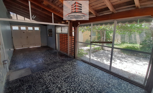 Casa De 3 Amb Lote De 232 M2. Cochera. Patio. Jardin. Casero