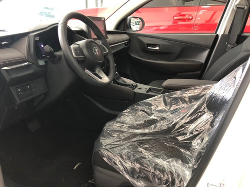 Imagen 8 de 12 de Toyota Yaris E