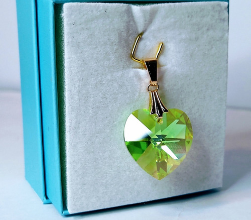 Imagem 5 de 5 de Pingente Coração Cristal Swarovski Peridot Boreal 1,8 Cm