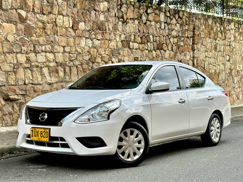 Nissan Versa Automático