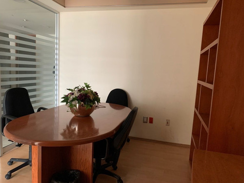 Oficinas En Torre Quadrata