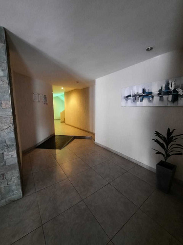 Imagen 1 de 14 de Amplio Departamento De 1 Ambiente, Terraza Propia Y Cochera