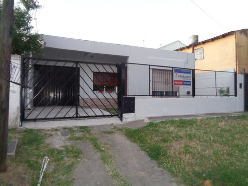 Venta De Casa  En Burzaco C/depto,fdo.5amb.4 Cdras Estacion