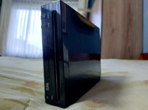 Nintendo Wii Black Con 2 Nunchuk, Un Joystick Y El Wii Sport (Usado)
