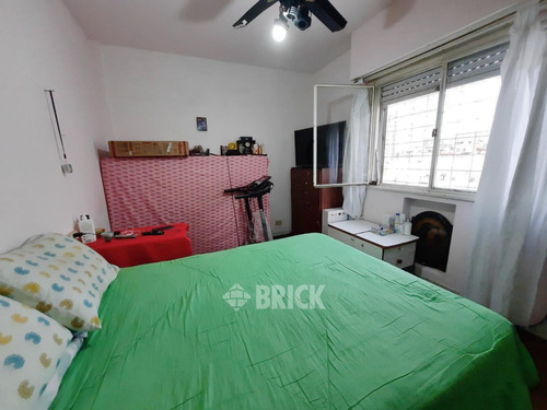 Hipolito Yrigoyen Al 2900 - Impecable Todo Sol Todo Externo