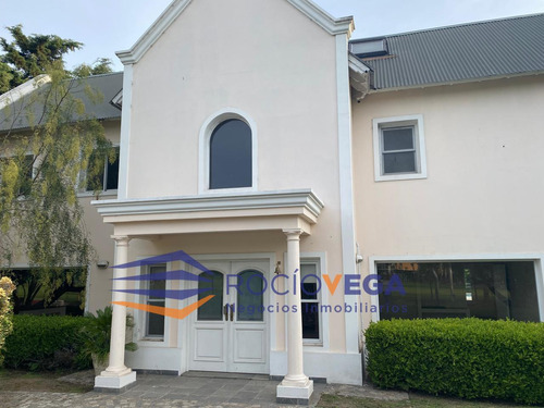 Casa En Venta En Campos De Alvarez