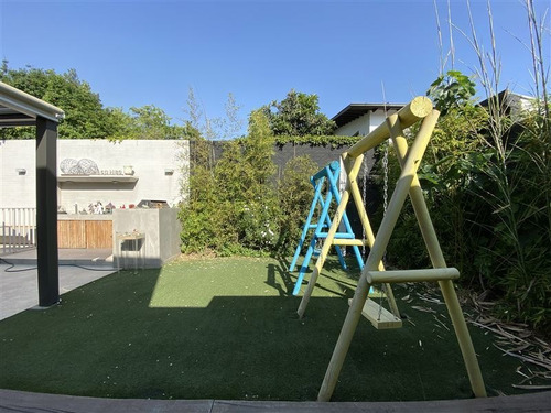 Casa En Venta De 3 Dorm. En Vitacura