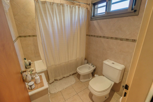 Dúplex De 3 Dormitorios En Venta La Plata. Patio