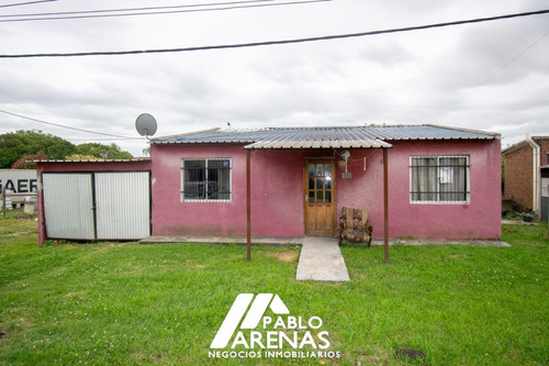 Casa De 4 Dormitorios En Nueva Helvecia A Reciclar #2159