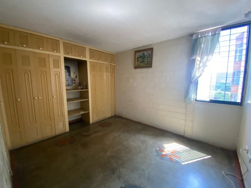 Imagen 4 de 16 de Alexora Cobos. 04144282361. Cod. 167334. Vende Confortable Y Amplio Apartamento En Urb. La Granja Naguanagua