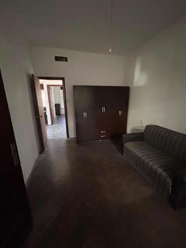 Hermosa Casa Con Apto Al Fondo Y Galpón.