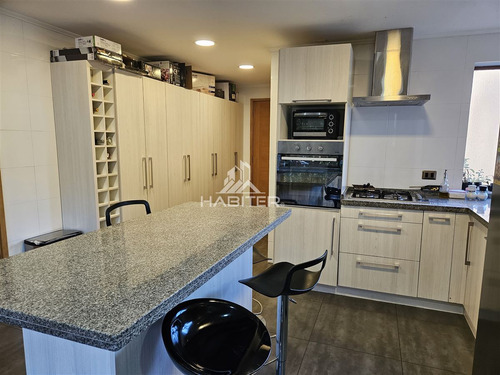 Casa En Venta De 4 Dorm. En Talca