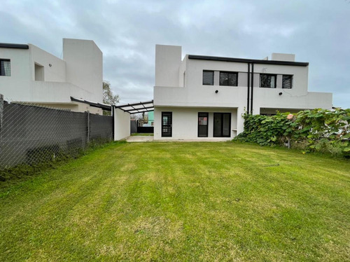 Imagen 9 de 16 de Dúplex Tipo Casa En Venta. Villa Elisa