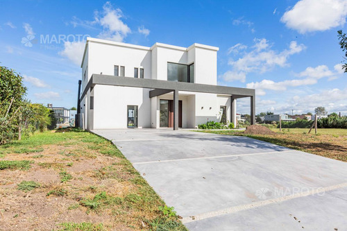 Imagen 7 de 30 de Casa En Venta A La Laguna En Canton Norte- Maroto Propiedades-